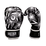 Gants de boxe noirs et blancs avec un motif d'étoiles et le logo Another Boxer.