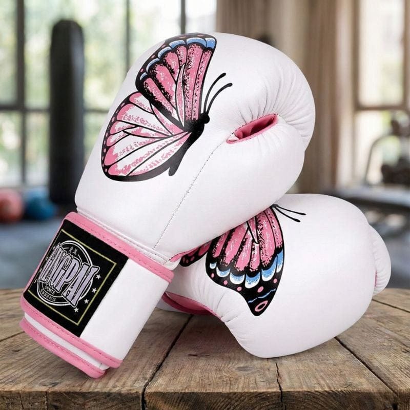Gants de boxe blancs pour femme avec motif papillon rose et bleu.