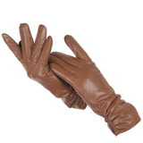Gants classiques montants en cuir marron pour femmes.