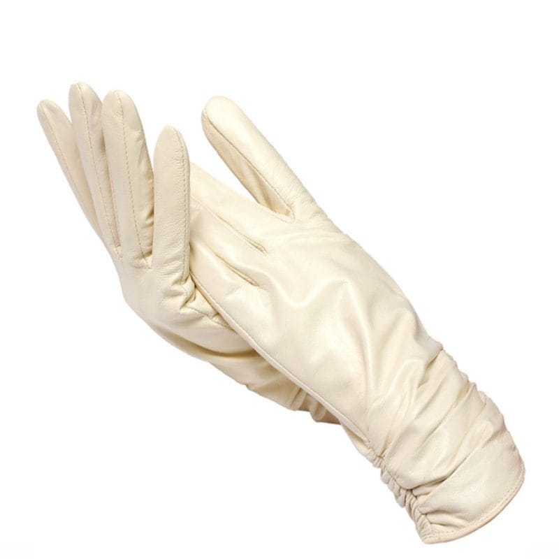 Gants montants classiques en cuir pour femmes de couleur crème.