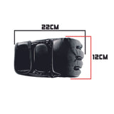 Gants MMA noirs mesurant 22 cm de long et 12 cm de large.