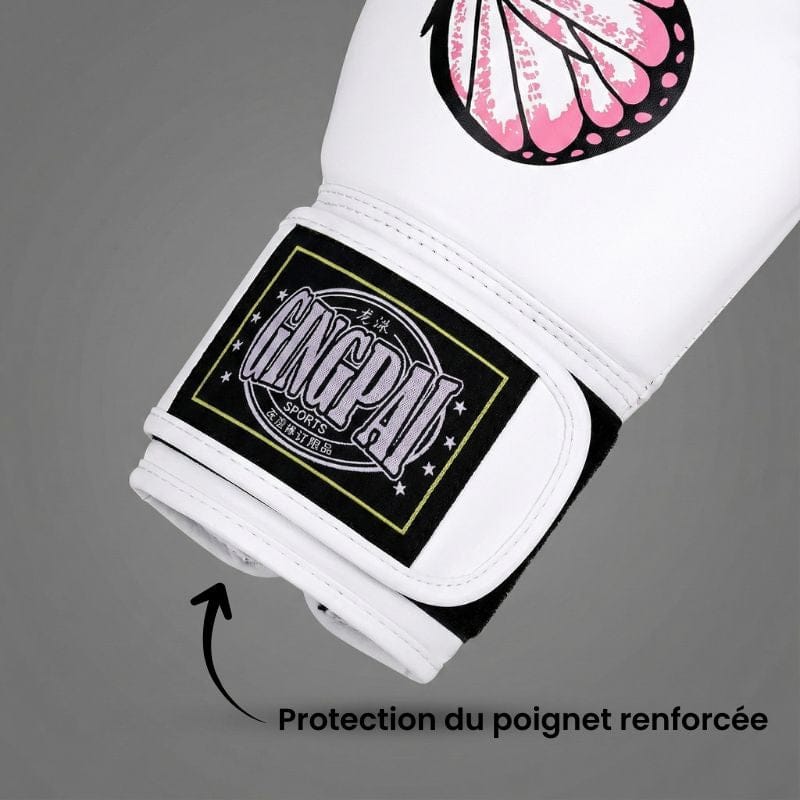 Gants de boxe blancs pour femme avec logo GINGPAI et motif papillon.