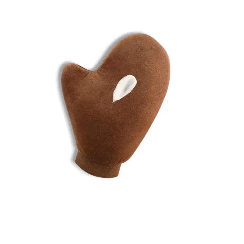 Gant brun pour application de lotion autobronzante avec une touche de crème.