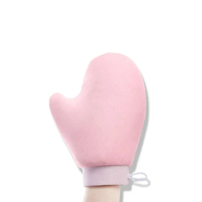 Gant de lotion autobronzant rose avec poignet clair.