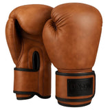 Gants de boxe en cuir marron avec logo noir.