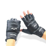 Gants de MMA noirs pour hommes avec logo WTF et rembourrage.