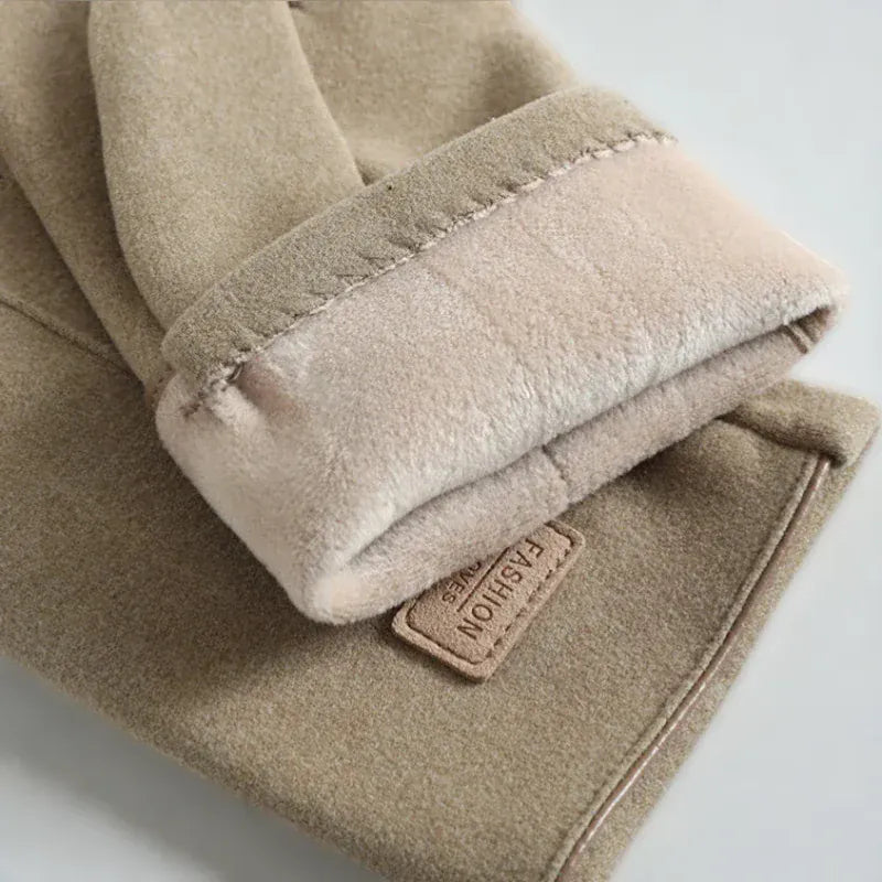 Gants en daim beige épais avec doublure en velours et étiquette "FASHION".