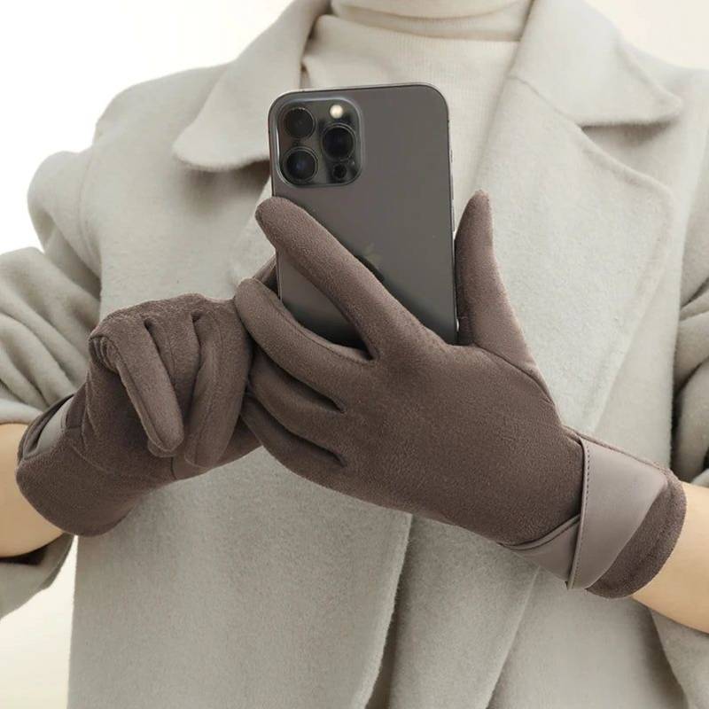 Gants chauffants pour femme en velours marron avec nœud décoratif.