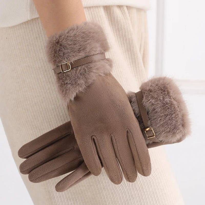 Gants pour femme en suédine marron avec bordure en fausse fourrure et boucle.