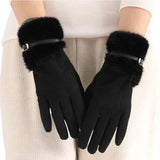 Gants noirs pour femme avec bordure en fausse fourrure et boucle.