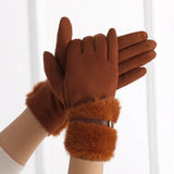 Gants marron pour femme avec bordure en fausse fourrure et boucle.