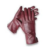 Gants en cuir bordeaux pour femme avec coutures décoratives.