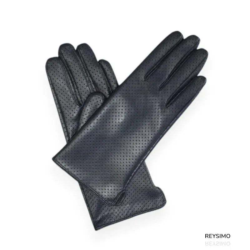 Gants en cuir noir pour femmes avec perforations.
