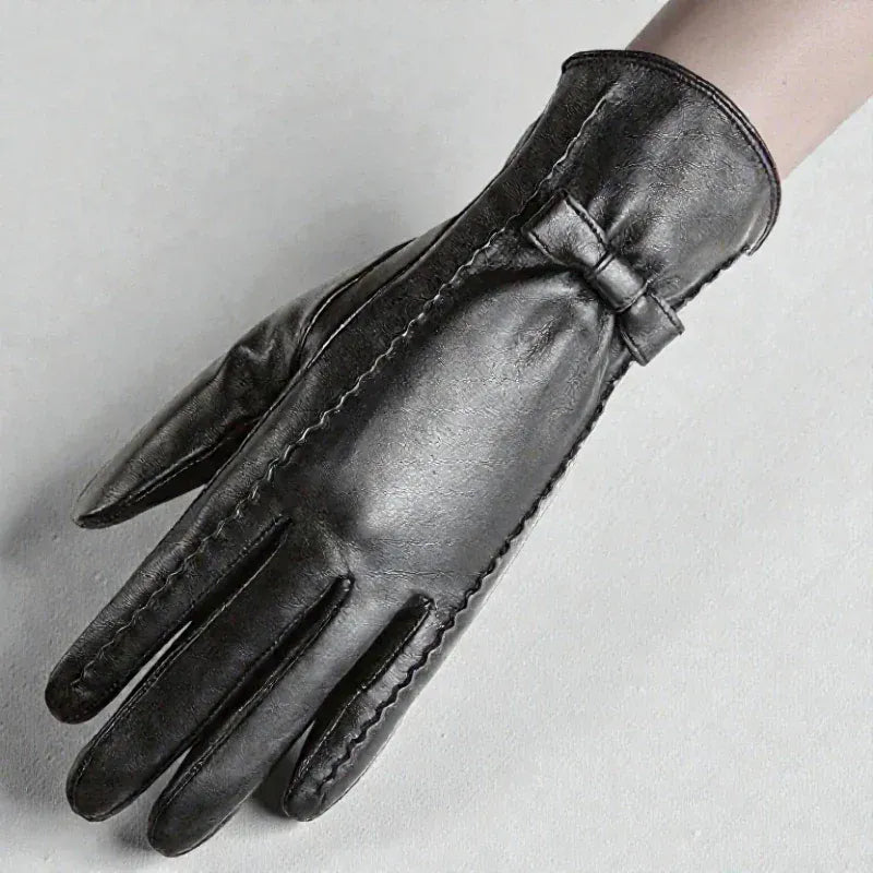 Gants en cuir noir pour femme avec nœud décoratif et technologie tactile.