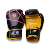Gants de boxe noirs et jaunes avec design rose.