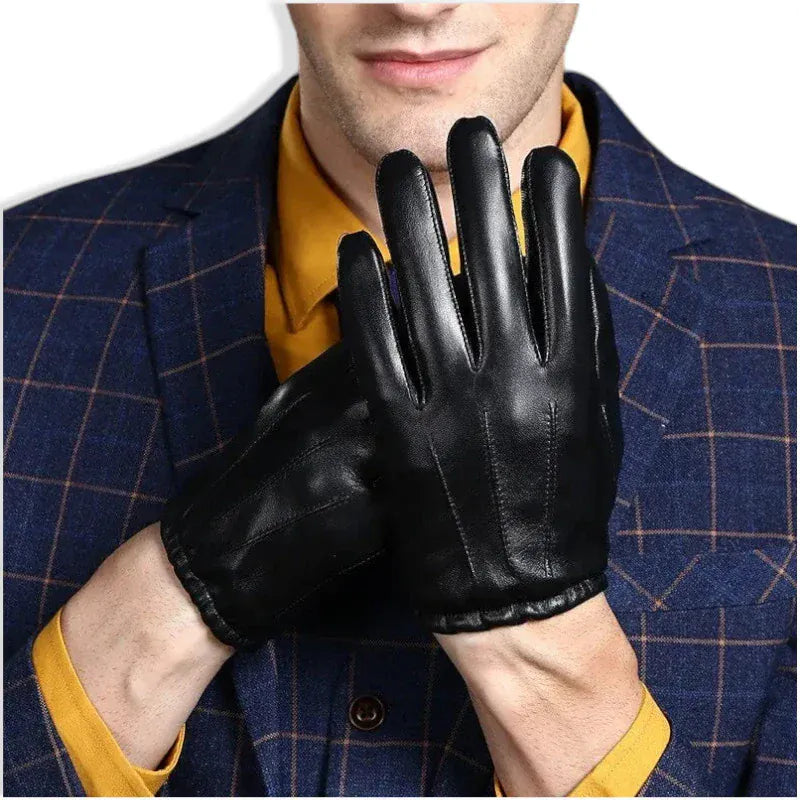 Gants de conduite noirs en cuir pour homme.
