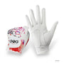 Gants de golf blancs pour femmes avec motif floral sur un gant.