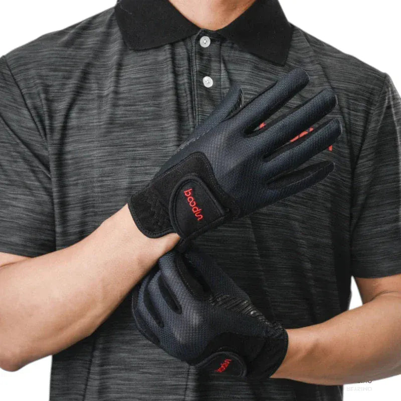 Gants d'équitation unisexes noirs avec logo rouge.