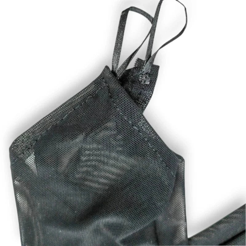 Gants longs femme en maille transparente avec fines bretelles.