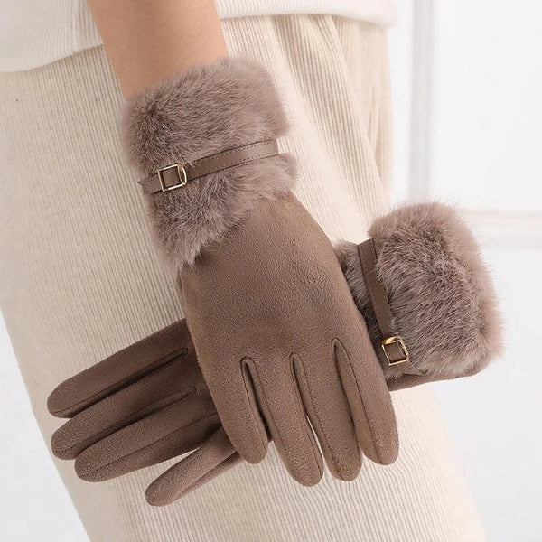 Gants pour femme en suédine marron avec bordure en fausse fourrure et boucle.