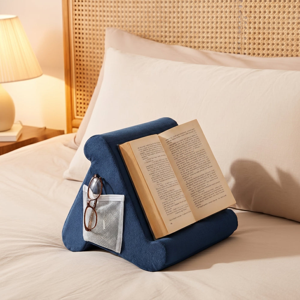 Support triangulaire en mousse pour livre, liseuse ou tablette sur le lit