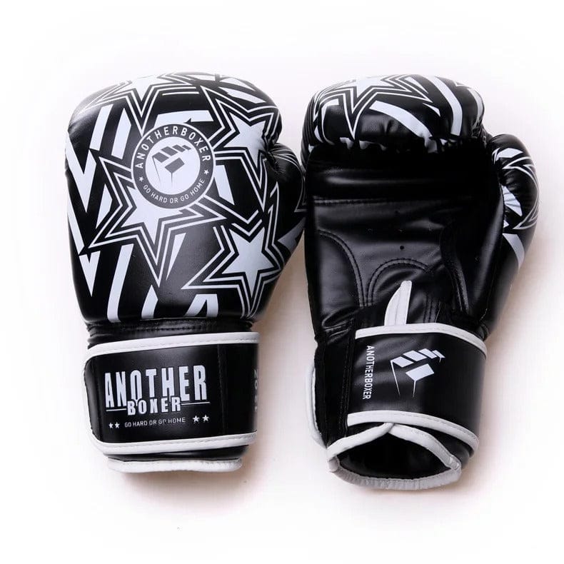 Gants de boxe noirs et blancs avec motif étoilé et logo.